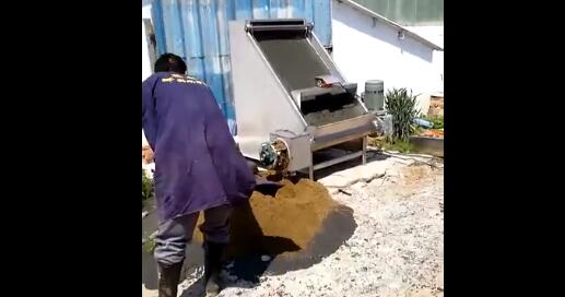 豬糞固液分離機(jī)工作現(xiàn)場(chǎng)